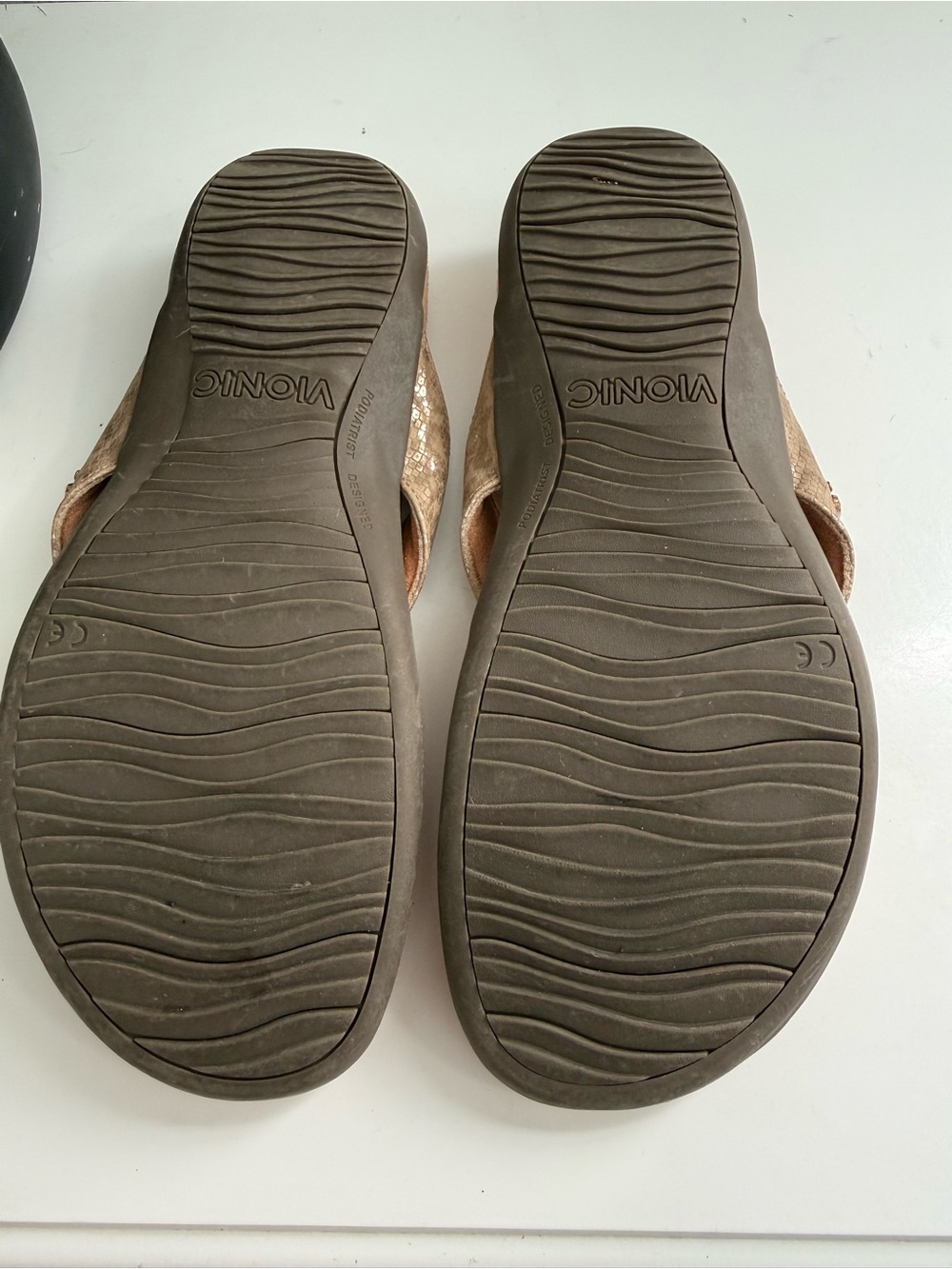 Vionic sandals Women size 9 Taupe Jeweled Thong Sandals with Amber Accents - Picture 4 of 7